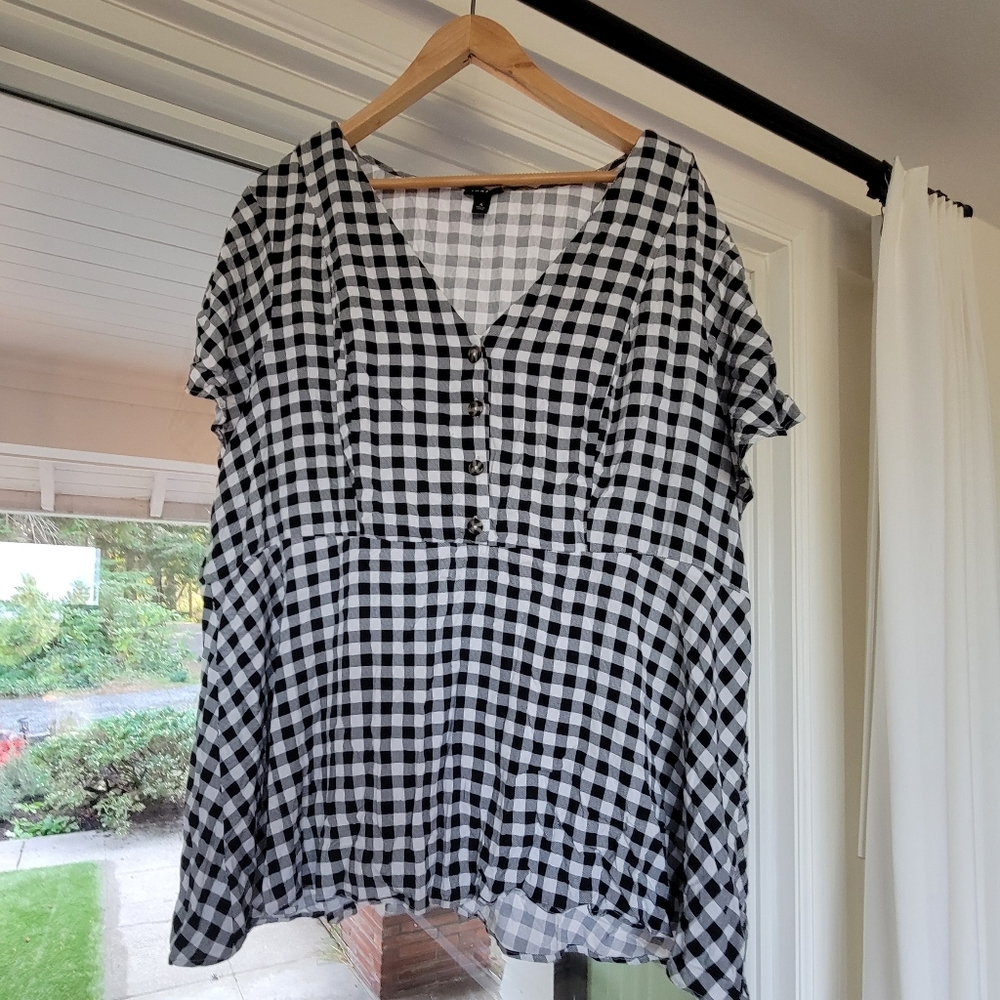 Torrid Black Gingham Stretch Challis Peplum Blouse Women's Size 4/4X Rayon Blend
